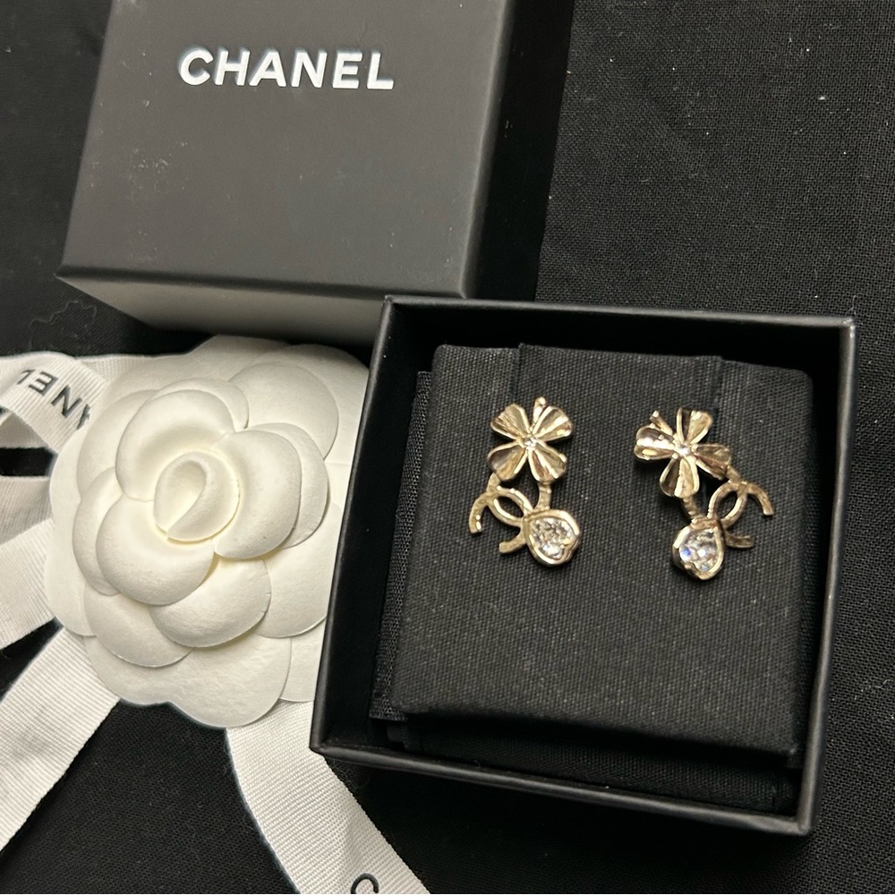 CHANEL Earrings Gold Floral Drop Earrings
